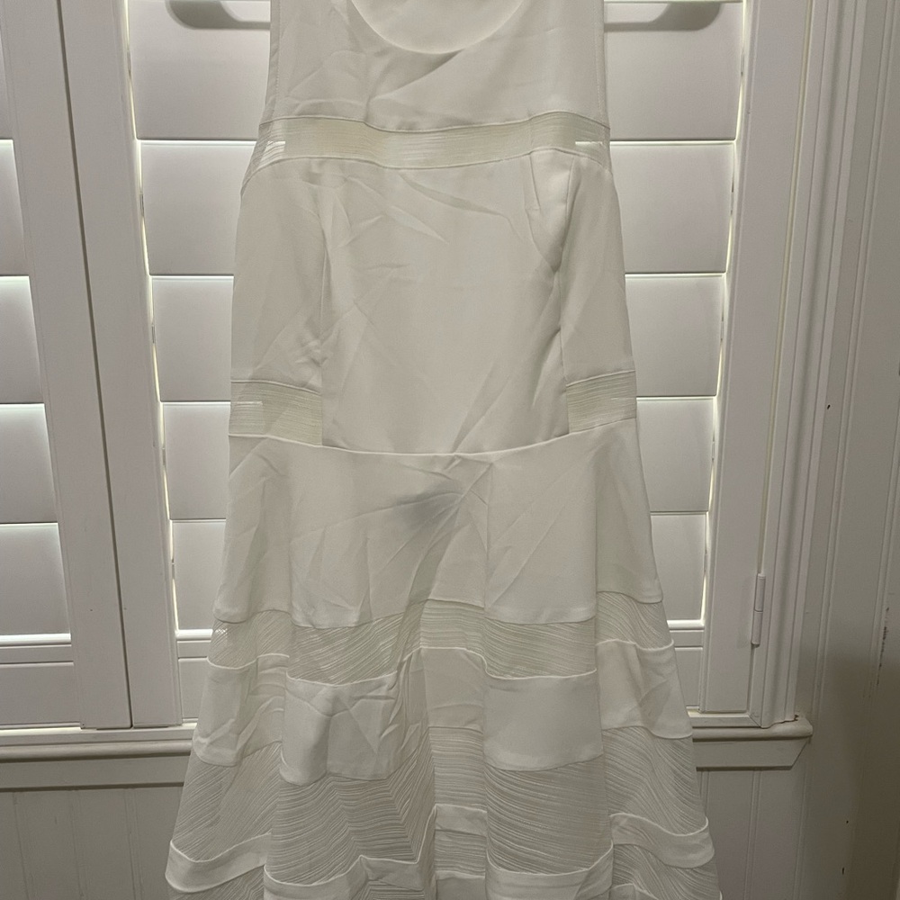 Elegant White Sleeveless Dress